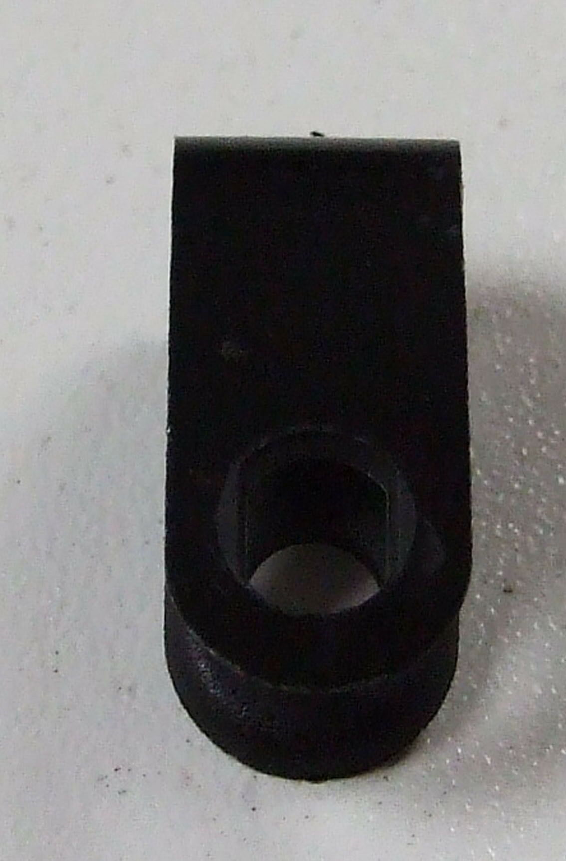 Plast.tipla u sasiju f7.9mm